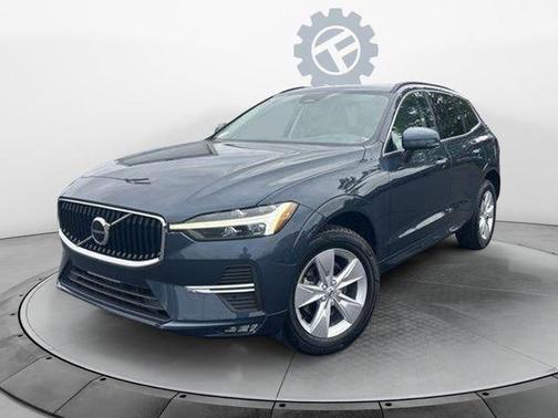 2022 Volvo XC60 B5 Momentum