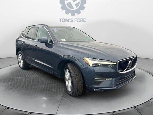 2022 Volvo XC60 B5 Momentum