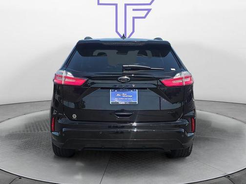 Agate Black Metallic 2022 Ford Edge SE