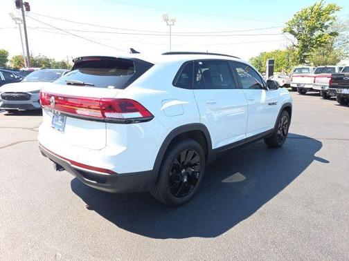 2024 Volkswagen Atlas Cross Sport 2.0T SE w/Technology