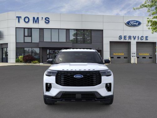 Star White Metallic Tri-Coat 2026 Ford Explorer ST-Line