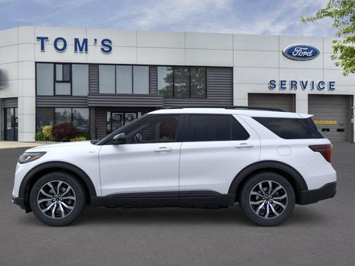 Star White Metallic Tri-Coat 2026 Ford Explorer ST-Line