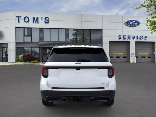 Star White Metallic Tri-Coat 2026 Ford Explorer ST-Line