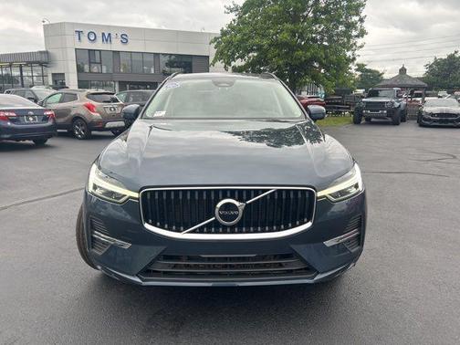 2022 Volvo XC60 B5 Momentum