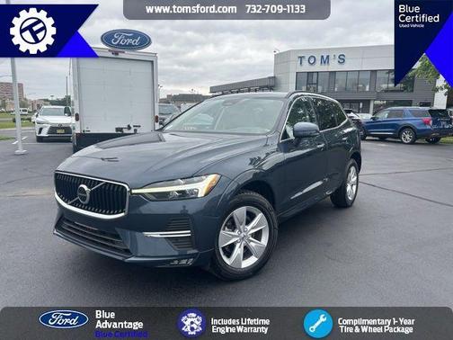 2022 Volvo XC60 B5 Momentum