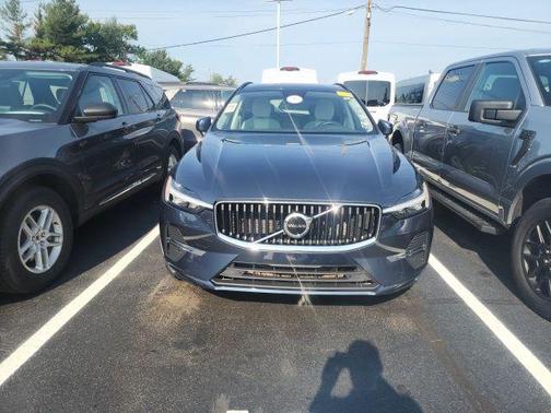 2022 Volvo XC60 B5 Momentum