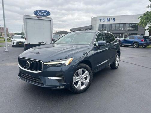 2022 Volvo XC60 B5 Momentum