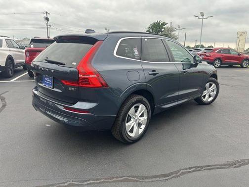 2022 Volvo XC60 B5 Momentum