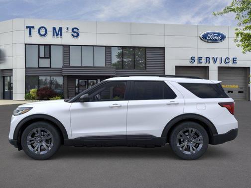 Star White Metallic Tri-Coat 2026 Ford Explorer Active