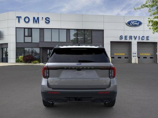 Carbonized Gray Metallic 2026 Ford Explorer Active w/200A Pkg