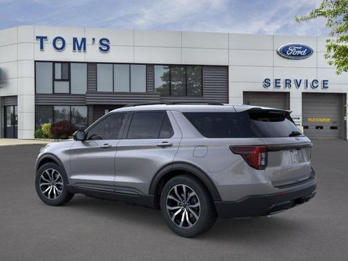 Carbonized Gray Metallic 2026 Ford Explorer ST-Line