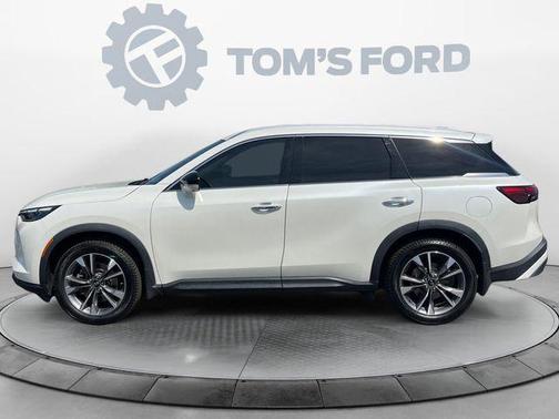 Majestic White 2022 INFINITI QX60 Luxe