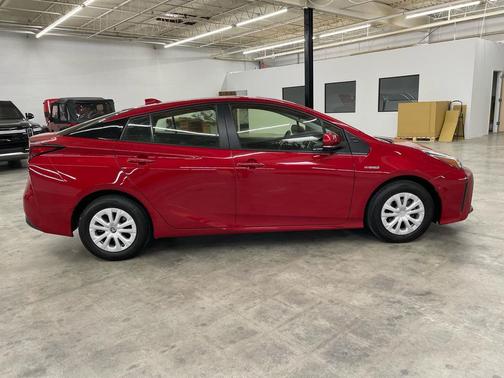 2021 Toyota Prius LE