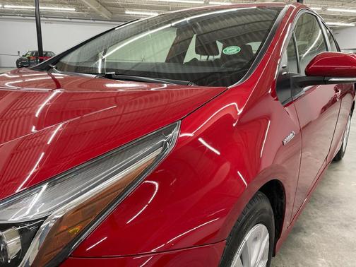 2021 Toyota Prius LE