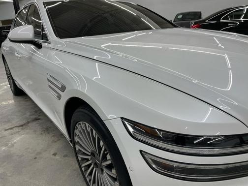 2024 Genesis Electrified G80 Advanced