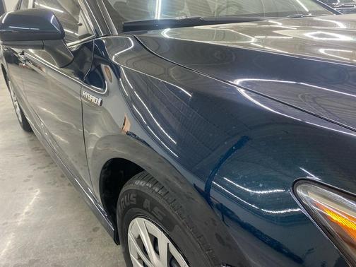 2018 Toyota Camry Hybrid LE