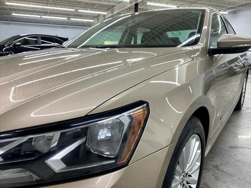 2016 Volkswagen Passat 1.8T SE