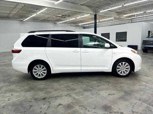 2017 Toyota Sienna LE