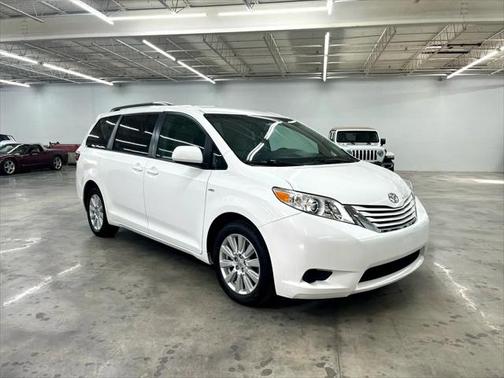 2017 Toyota Sienna LE
