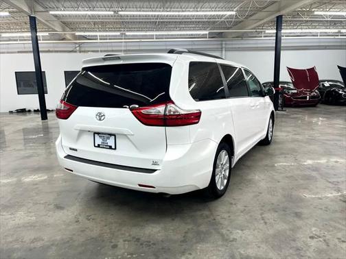 2017 Toyota Sienna LE