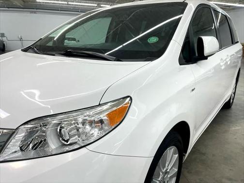 2017 Toyota Sienna LE