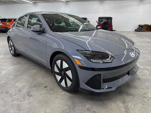 2025 Hyundai IONIQ 6 SE Standard Range