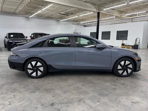 2025 Hyundai IONIQ 6 SE Standard Range