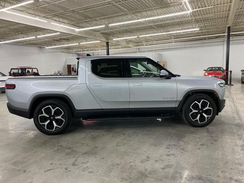2024 Rivian R1T Adventure