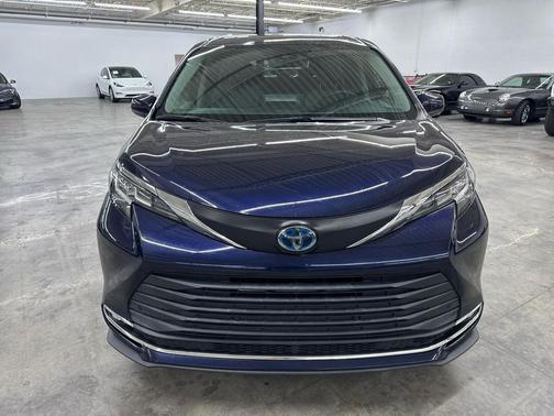 2022 Toyota Sienna XLE 7 Passenger