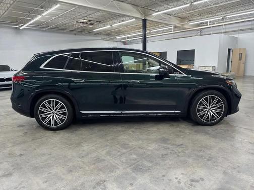 Emerald Green Metallic 2023 Mercedes-Benz EQS 580 4MATIC