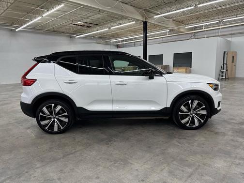2021 Volvo XC40 Recharge Pure Electric P8