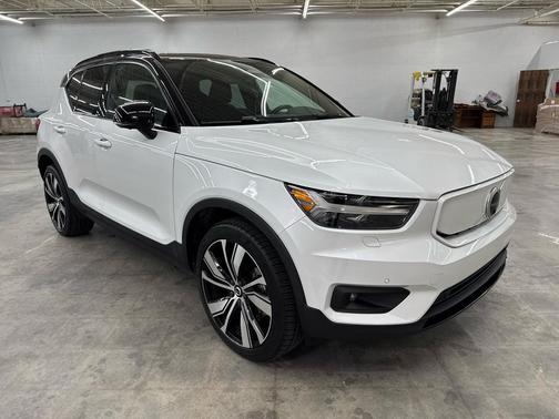 2021 Volvo XC40 Recharge Pure Electric P8