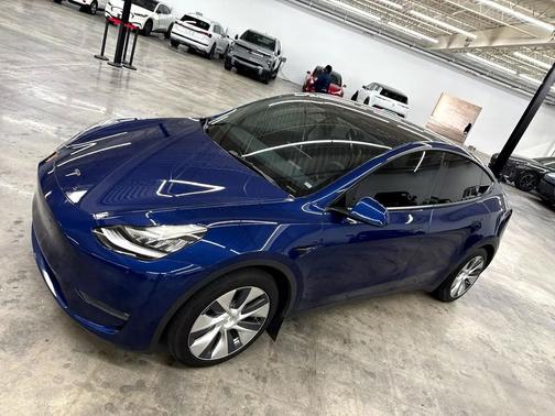 2022 Tesla Model Y Long Range Dual Motor All-Wheel Drive