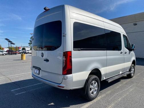 2022 Mercedes-Benz Sprinter 2500 Standard Roof