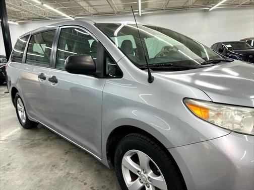2012 Toyota Sienna 5dr 7-Pass Van I4 FWD (Natl)
