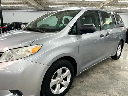 2012 Toyota Sienna 5dr 7-Pass Van I4 FWD (Natl)