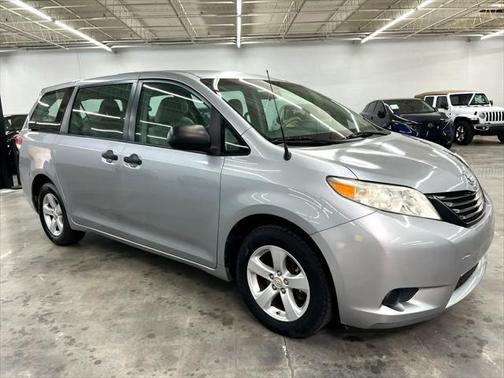 2012 Toyota Sienna 5dr 7-Pass Van I4 FWD (Natl)