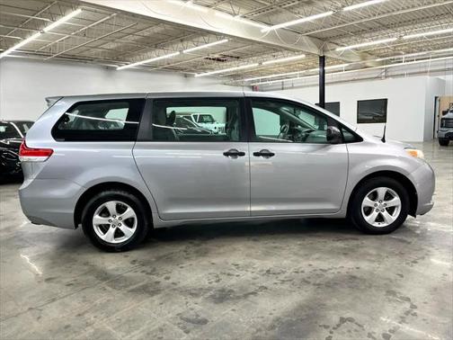 2012 Toyota Sienna 5dr 7-Pass Van I4 FWD (Natl)