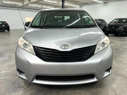 2012 Toyota Sienna 5dr 7-Pass Van I4 FWD (Natl)