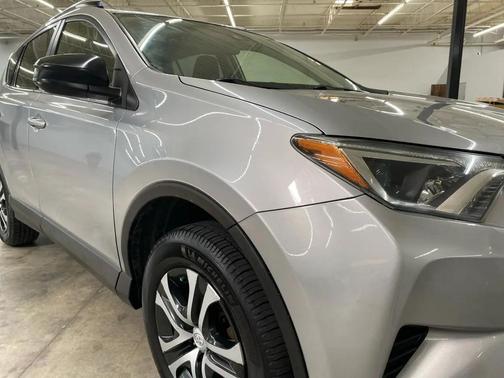 Silver Sky Metallic 2018 Toyota RAV4 LE