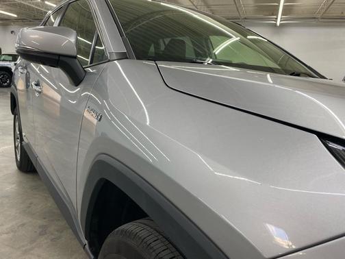 2020 Toyota RAV4 Hybrid SE