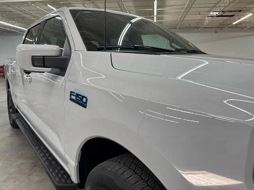 Avalanche 2024 Ford F-150 Lightning LARIAT