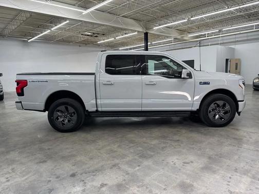 Avalanche 2024 Ford F-150 Lightning LARIAT