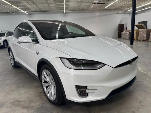 Pearl White Multi-Coat 2017 Tesla Model X 90D