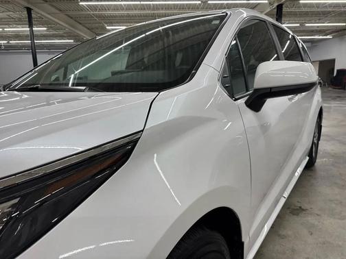 Wind Chill Pearl 2025 Toyota Sienna XLE