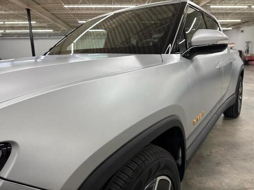 LA Silver 2024 Rivian R1T Adventure Quad Motor Large Pack