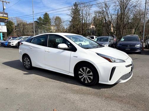 2022 Toyota Prius LE
