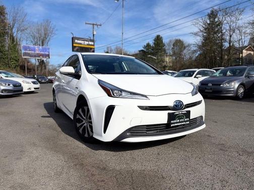 2022 Toyota Prius LE