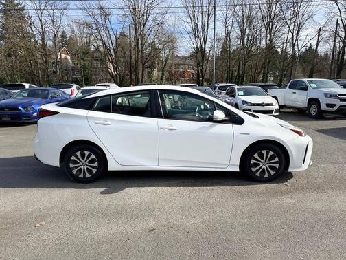 2022 Toyota Prius LE