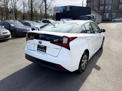 2022 Toyota Prius LE